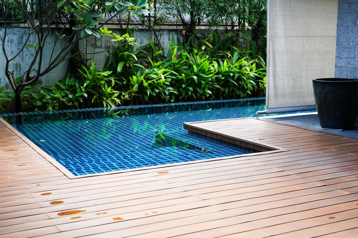 Mini patio area
