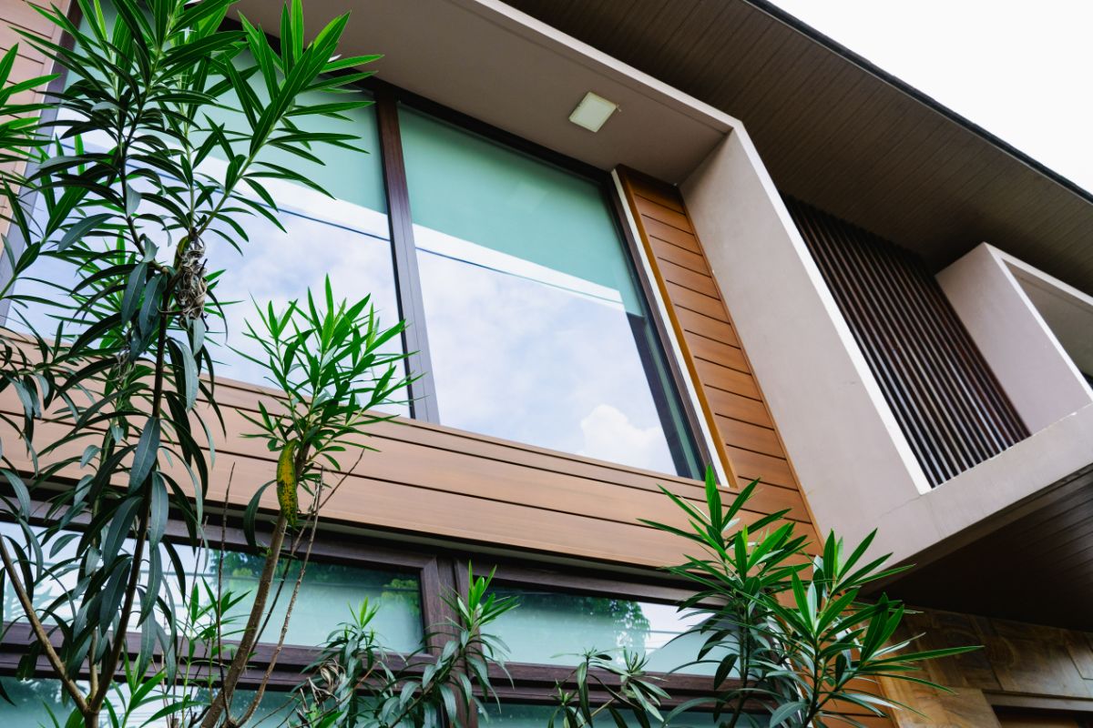 Screening and louver windows